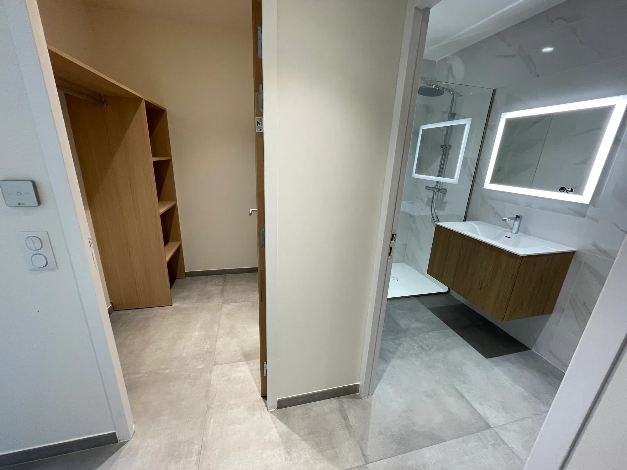 Dressing de l'appartement 002
