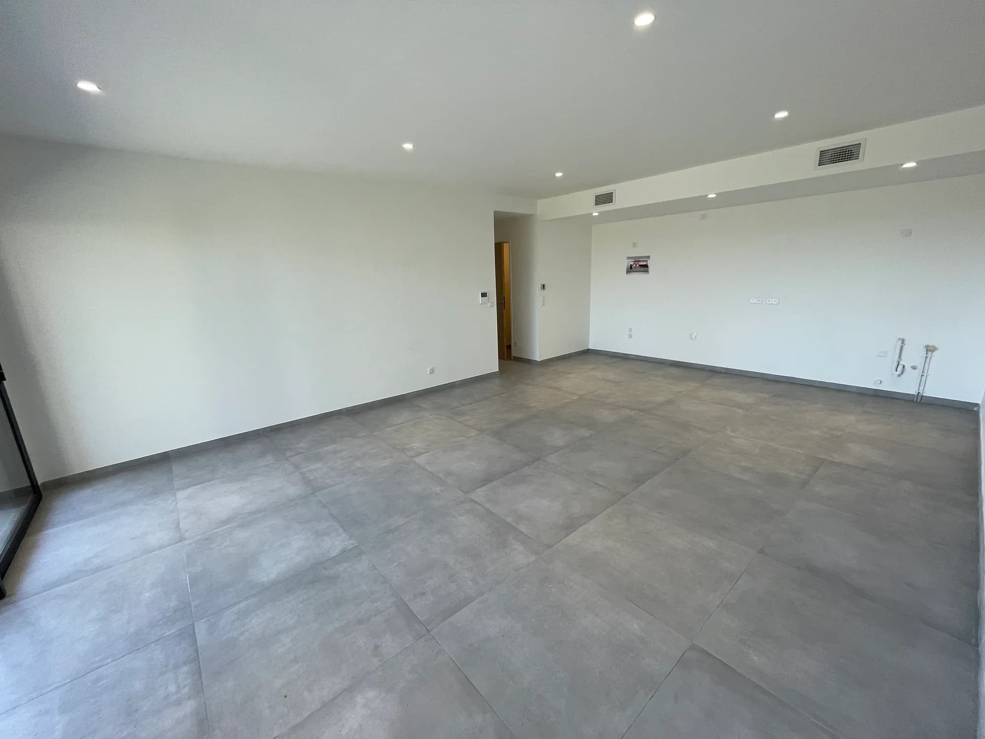 Séjour de l'appartement 002, second angle