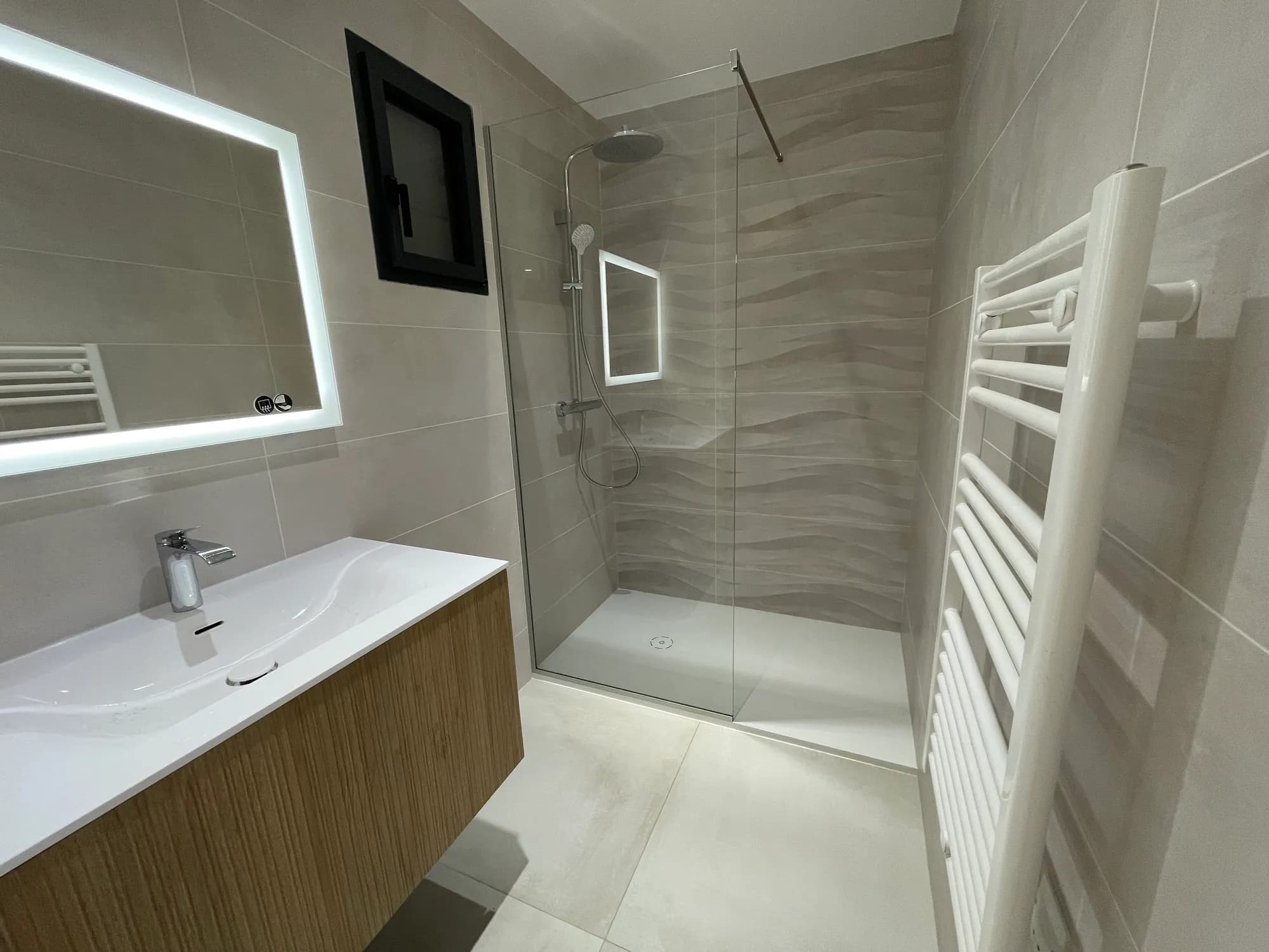 Salle d'eau de l'appartement 101