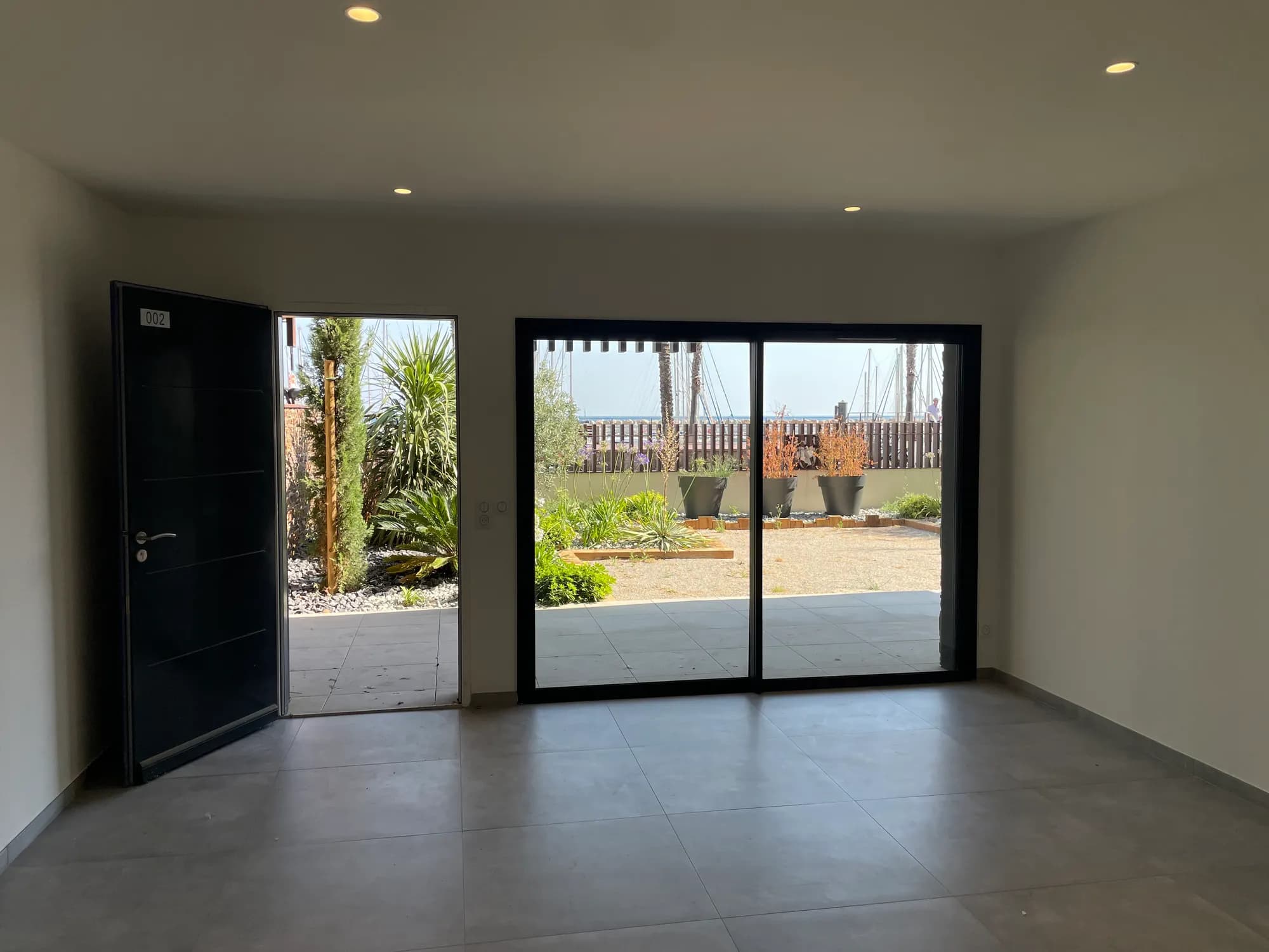 Jardin privatif de 121 m² de l'appartement 002